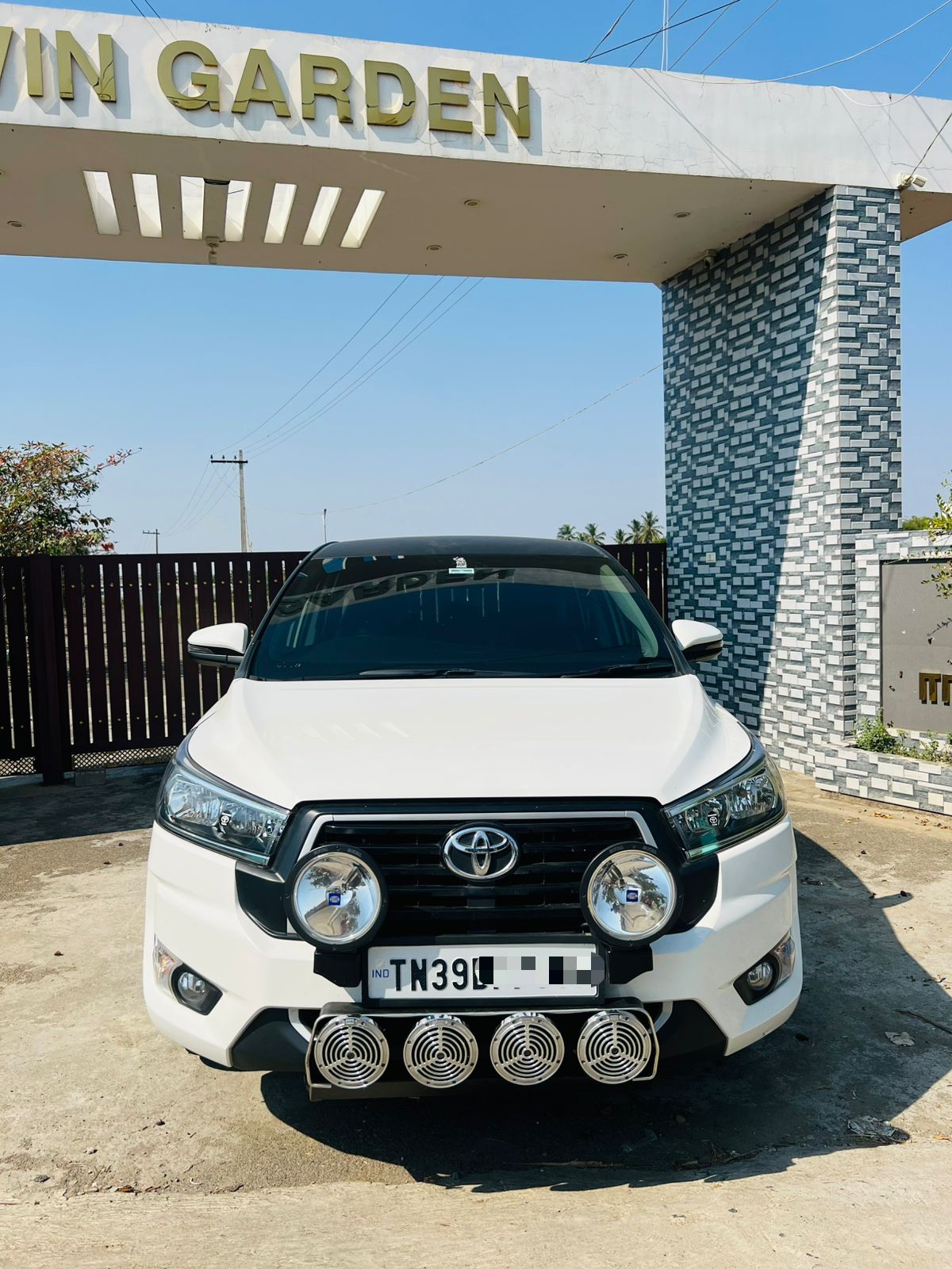 Toyota Innova Crysta 2.4 G