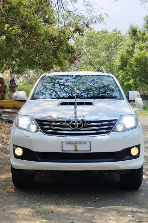 Toyota Fortuner 4X2 4 Speed AT