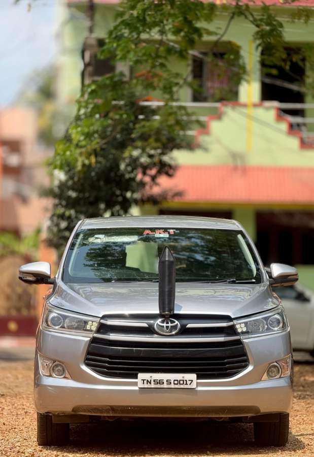 Toyota Innova Crysta 2.4 V