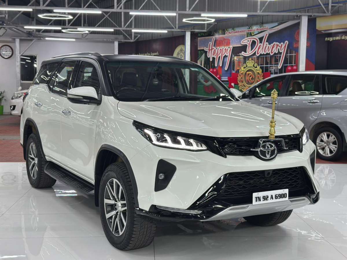 Toyota Fortuner - Image 8