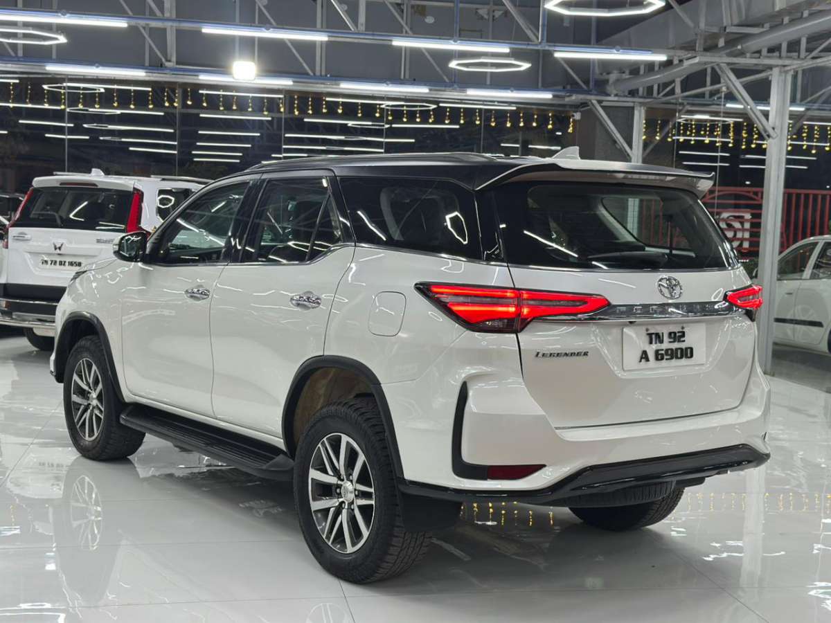 Toyota Fortuner - Image 9