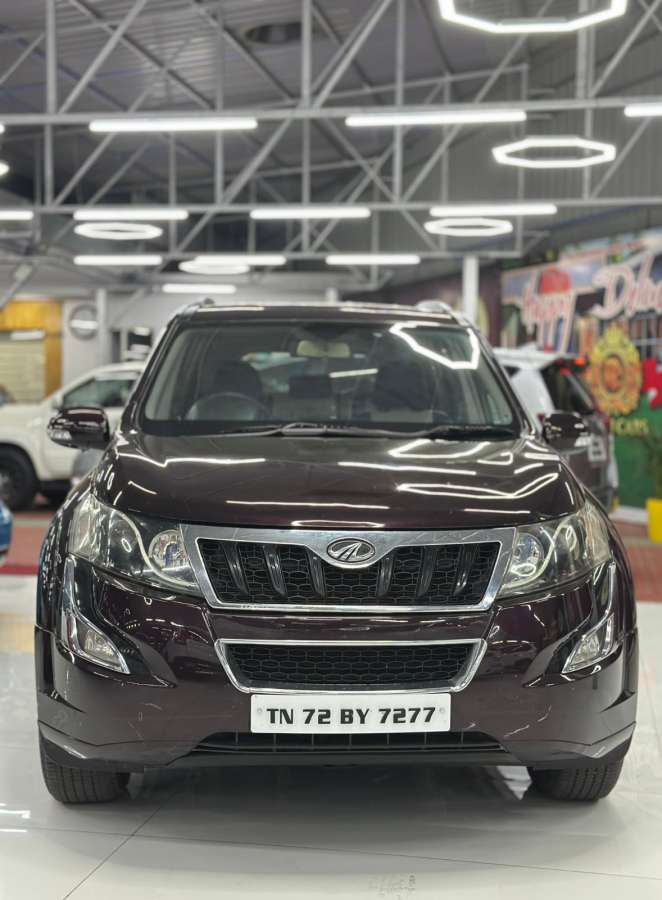 Mahindra XUV500 W4