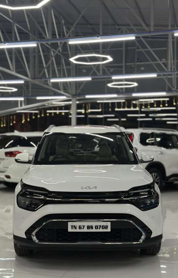 Kia carens Luxury Plus 1.5 Diesel MT 7 STR Kia carens Luxury Plus 1.5 Diesel MT 7 STR