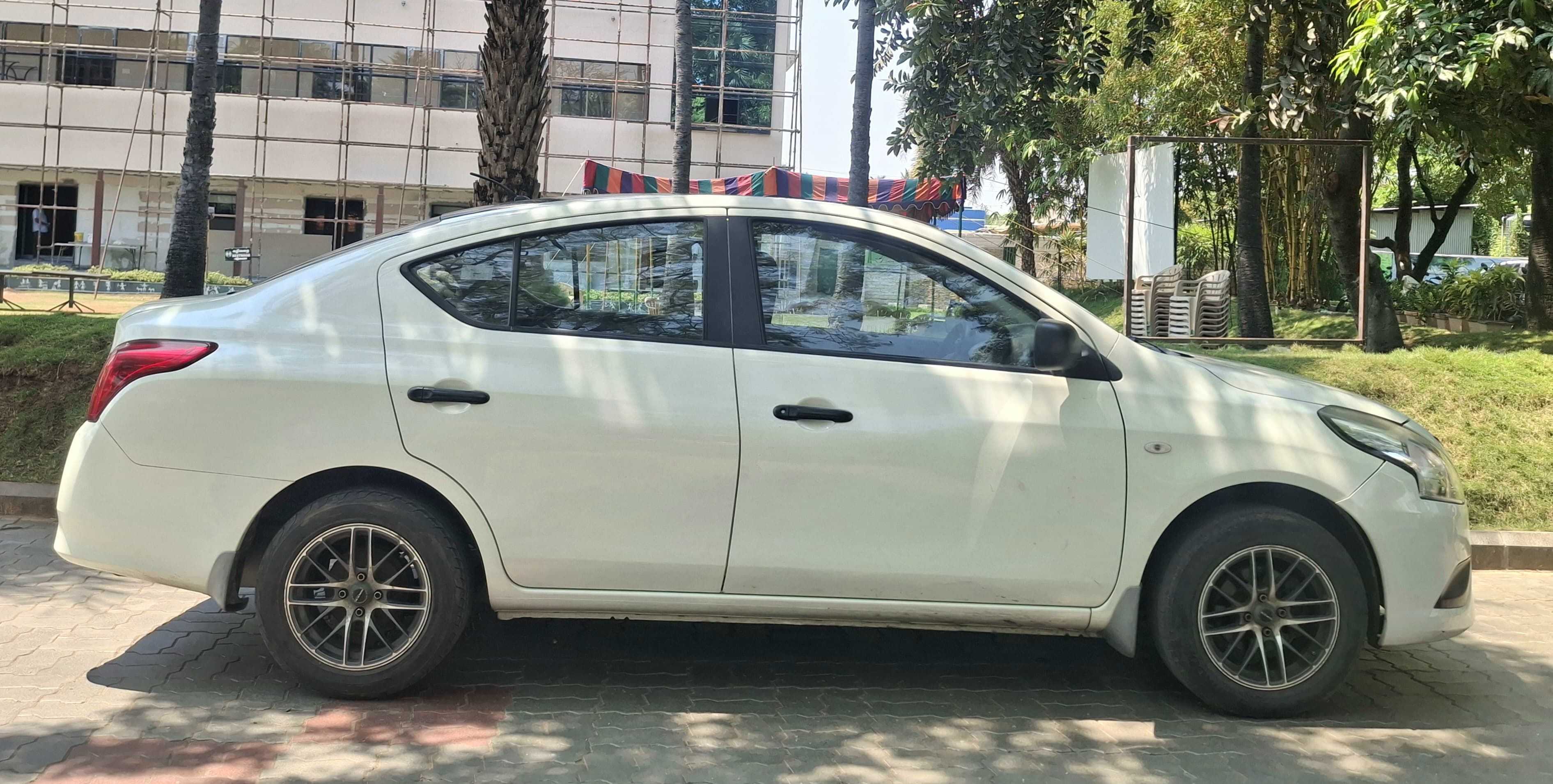 Nissan Sunny - Image 4