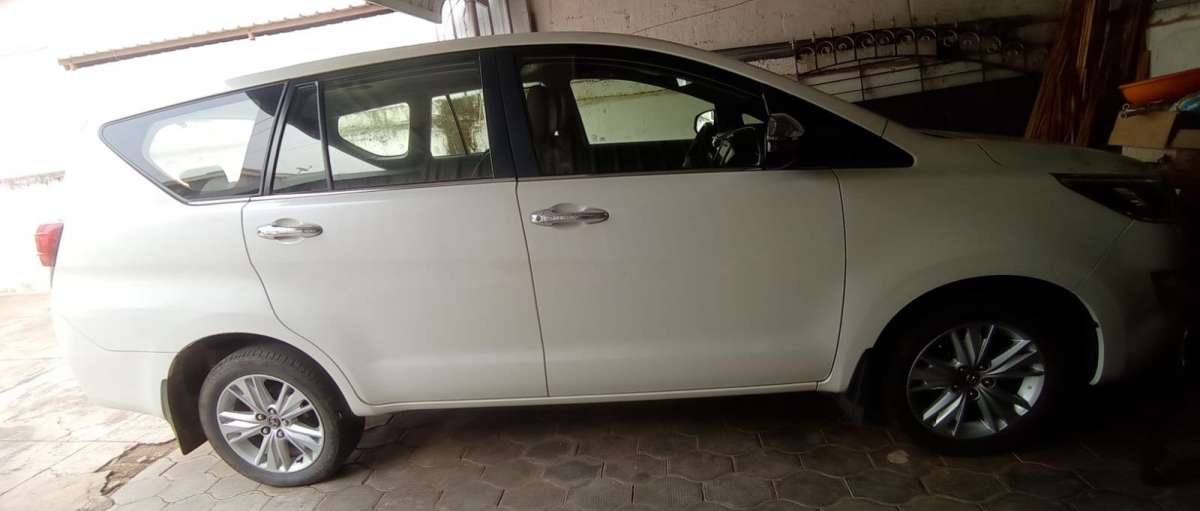 Toyota Innova Crysta 2.4z