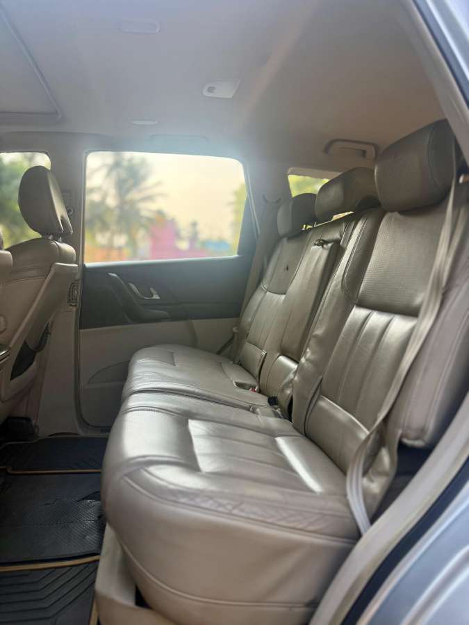 Mahindra XUV500 - Image 4