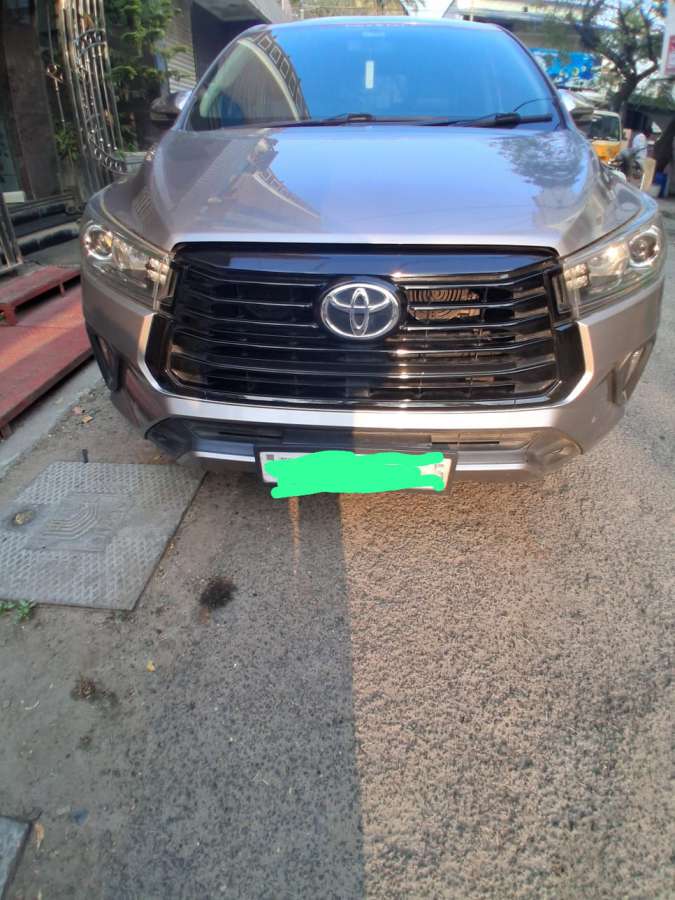 Toyota Innova Crysta 2.4 GX 7 STR