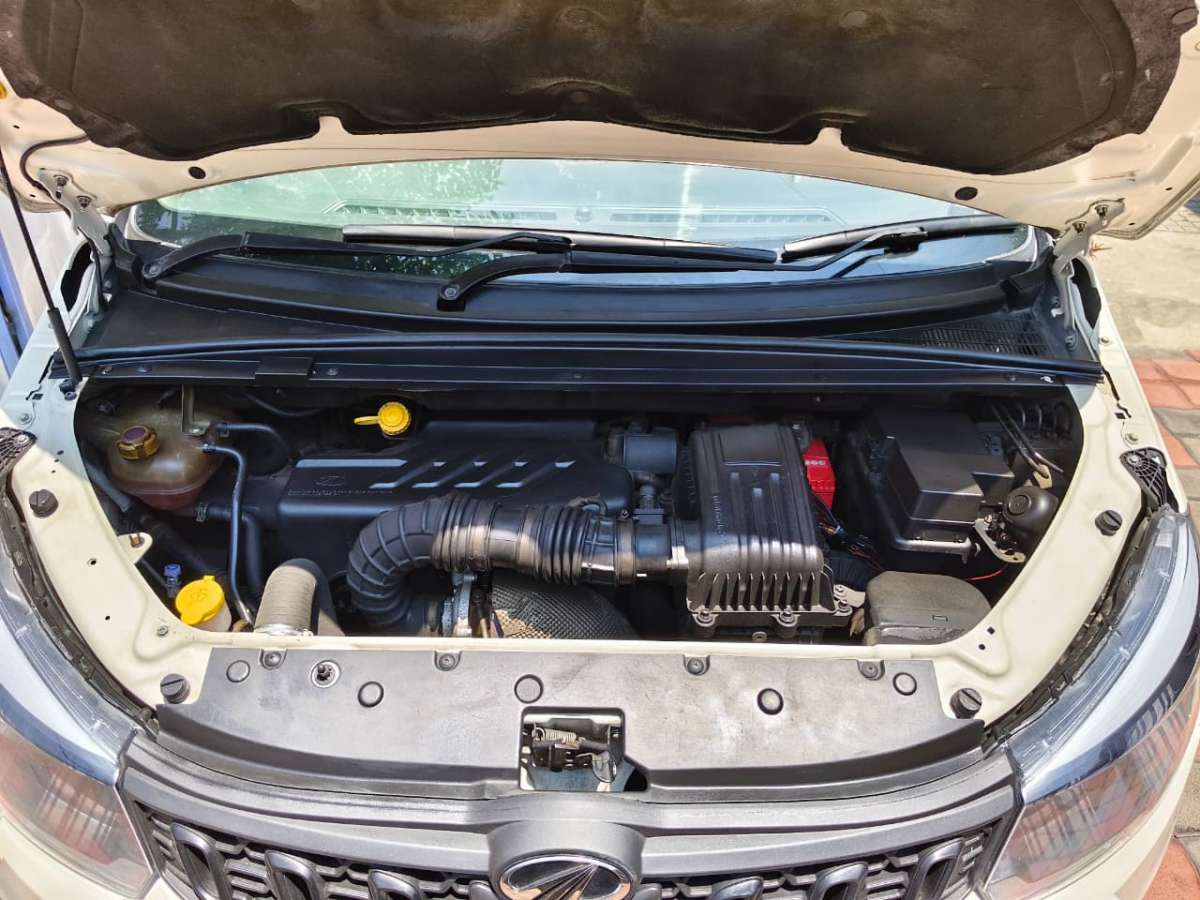 Mahindra Marazzo - Image 12