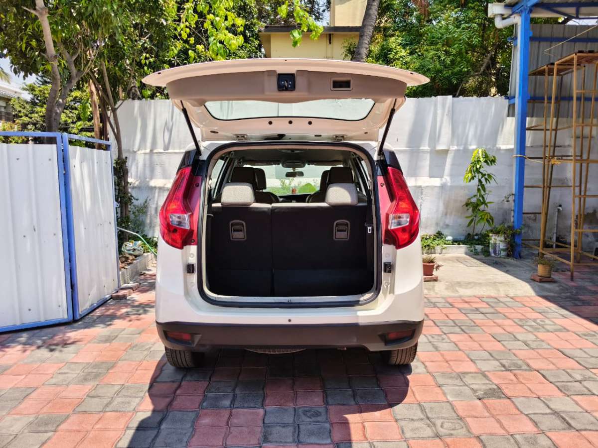 Mahindra Marazzo - Image 15