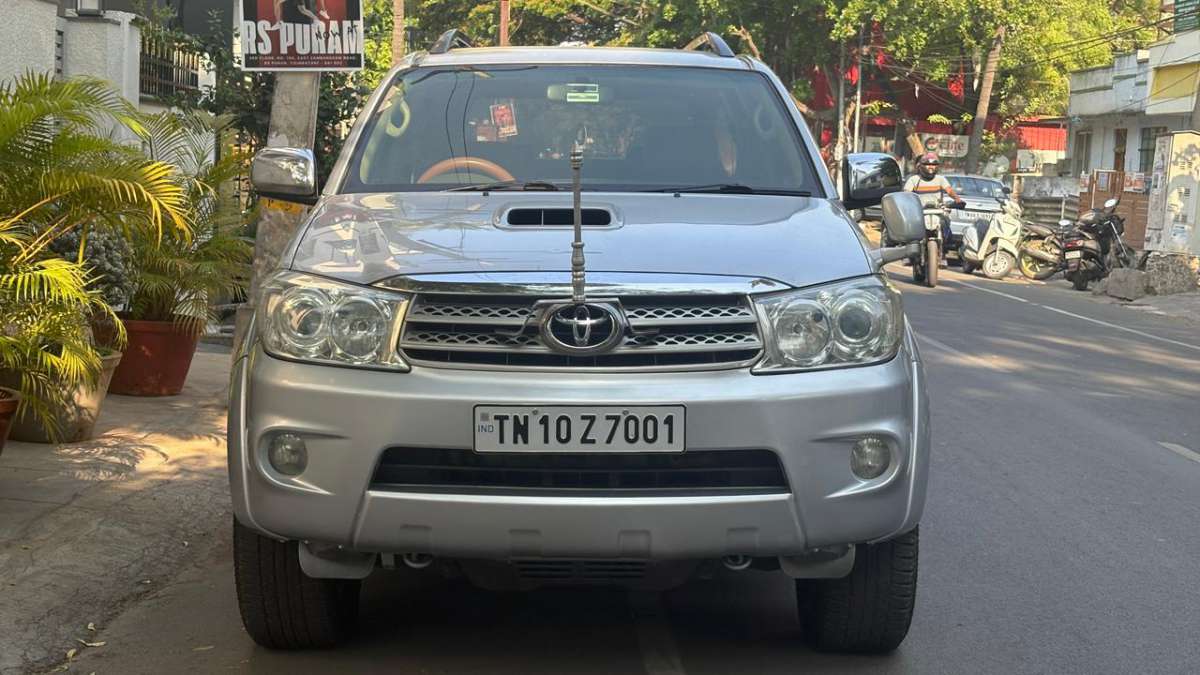 Toyota Fortuner 4x4 MT