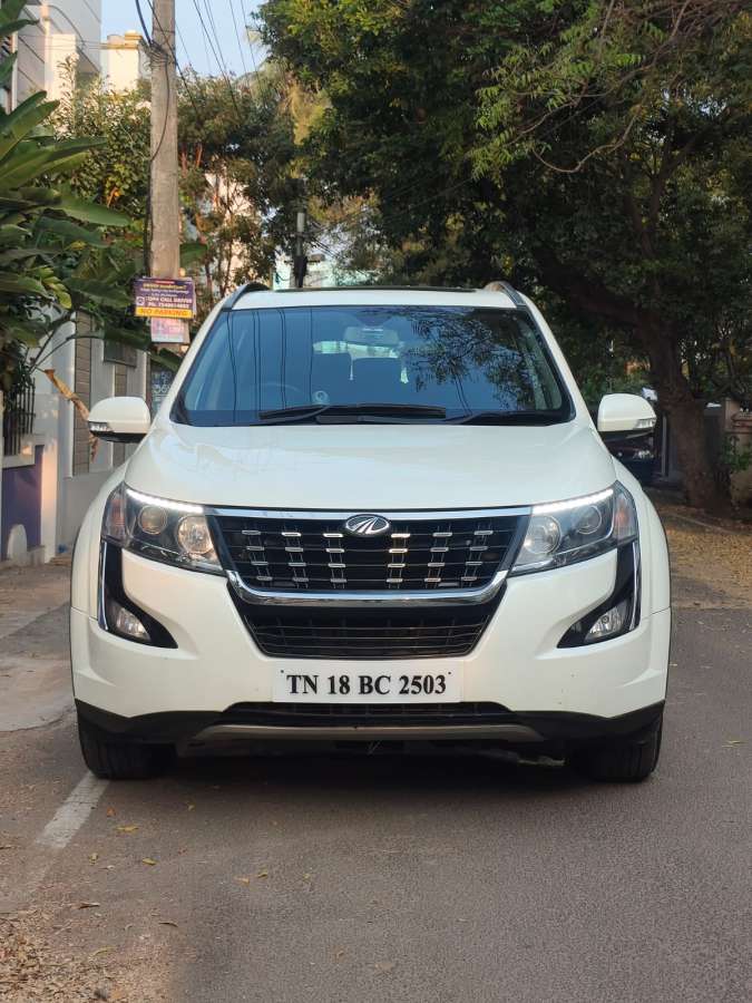 Mahindra XUV500 W9