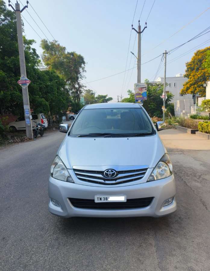 Toyota Innova 2.5 V 8 STR