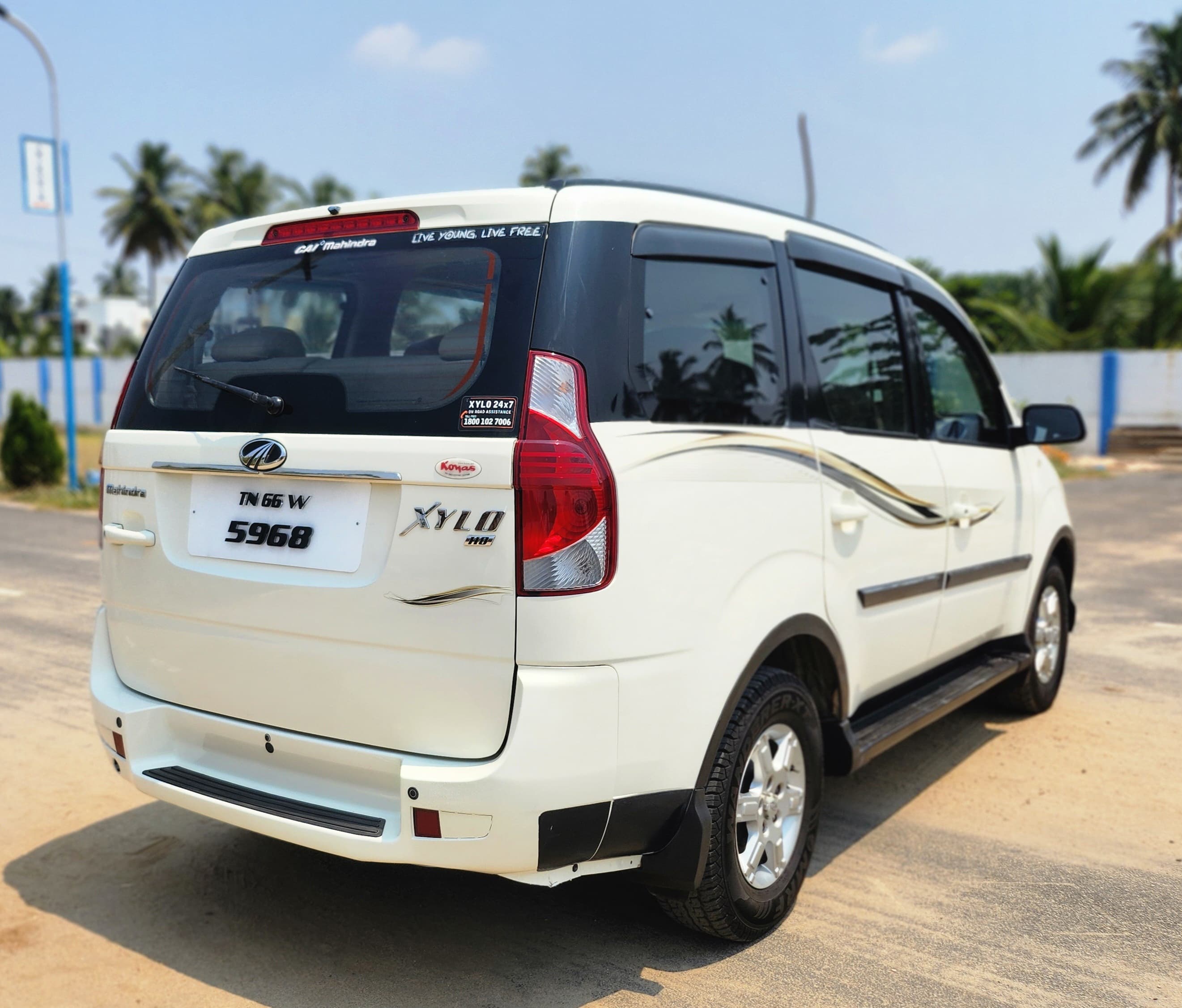 Mahindra Xylo - Image 3