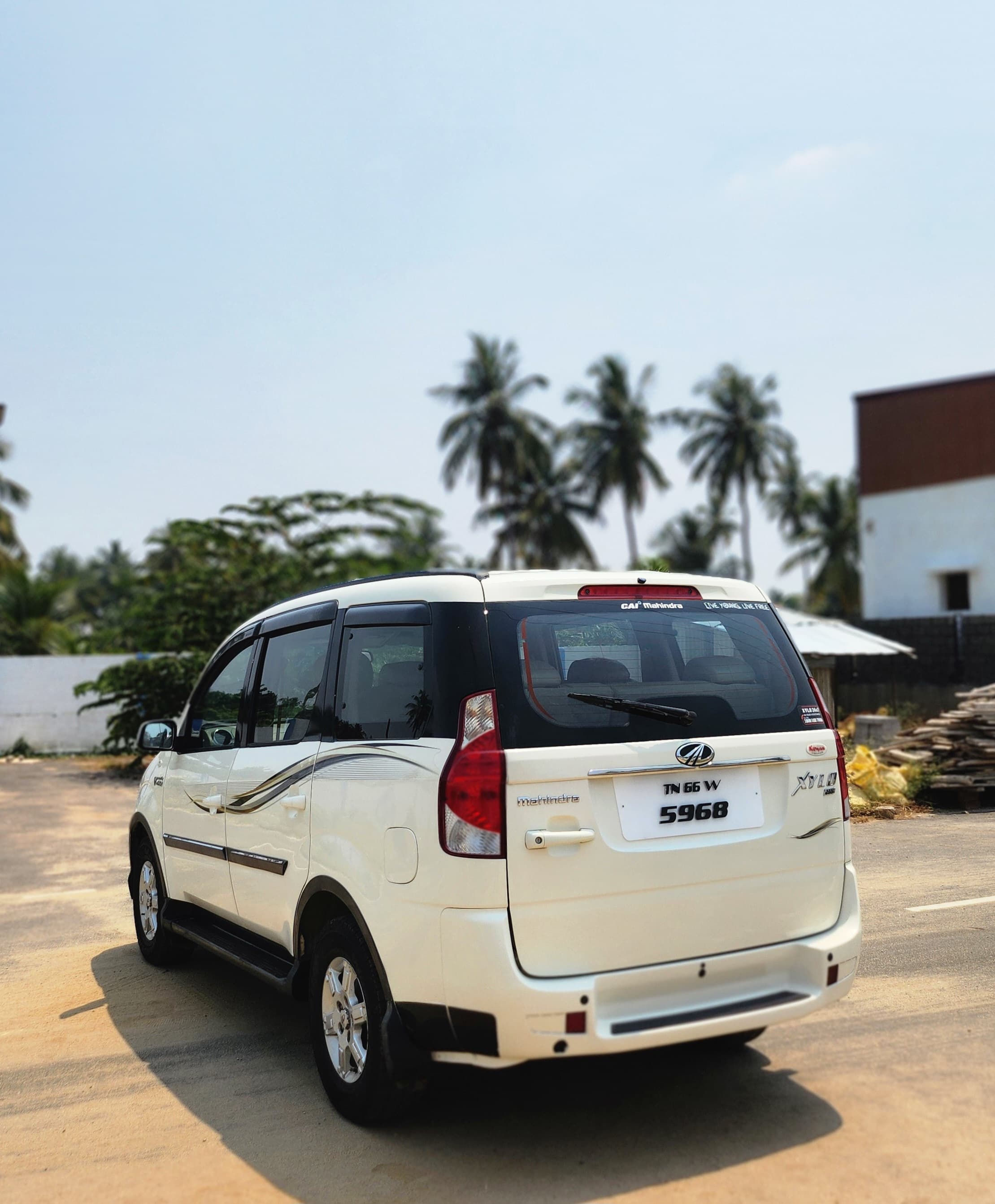 Mahindra Xylo - Image 6