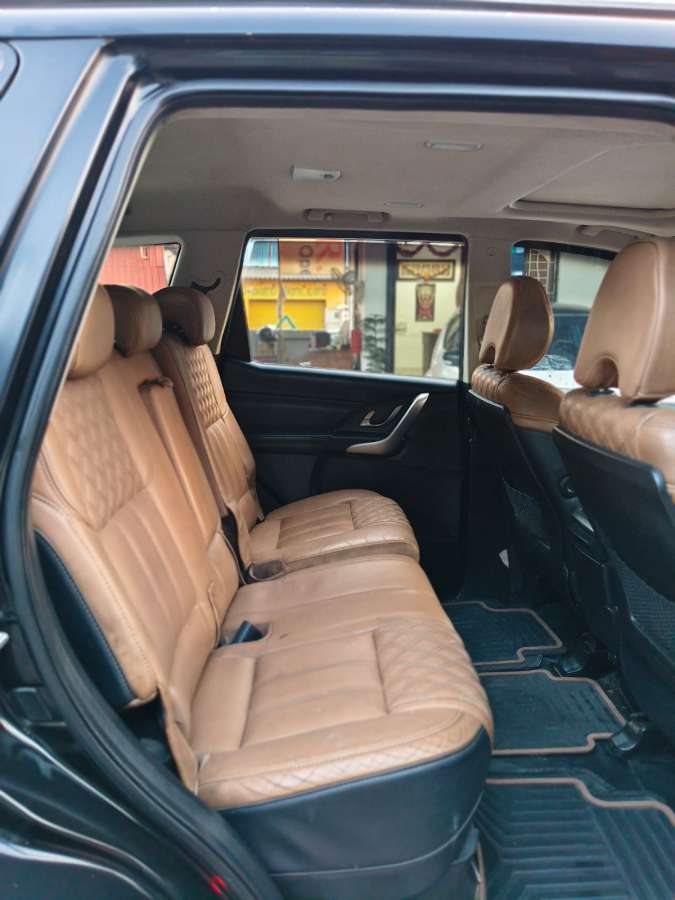 Mahindra XUV500 - Image 5