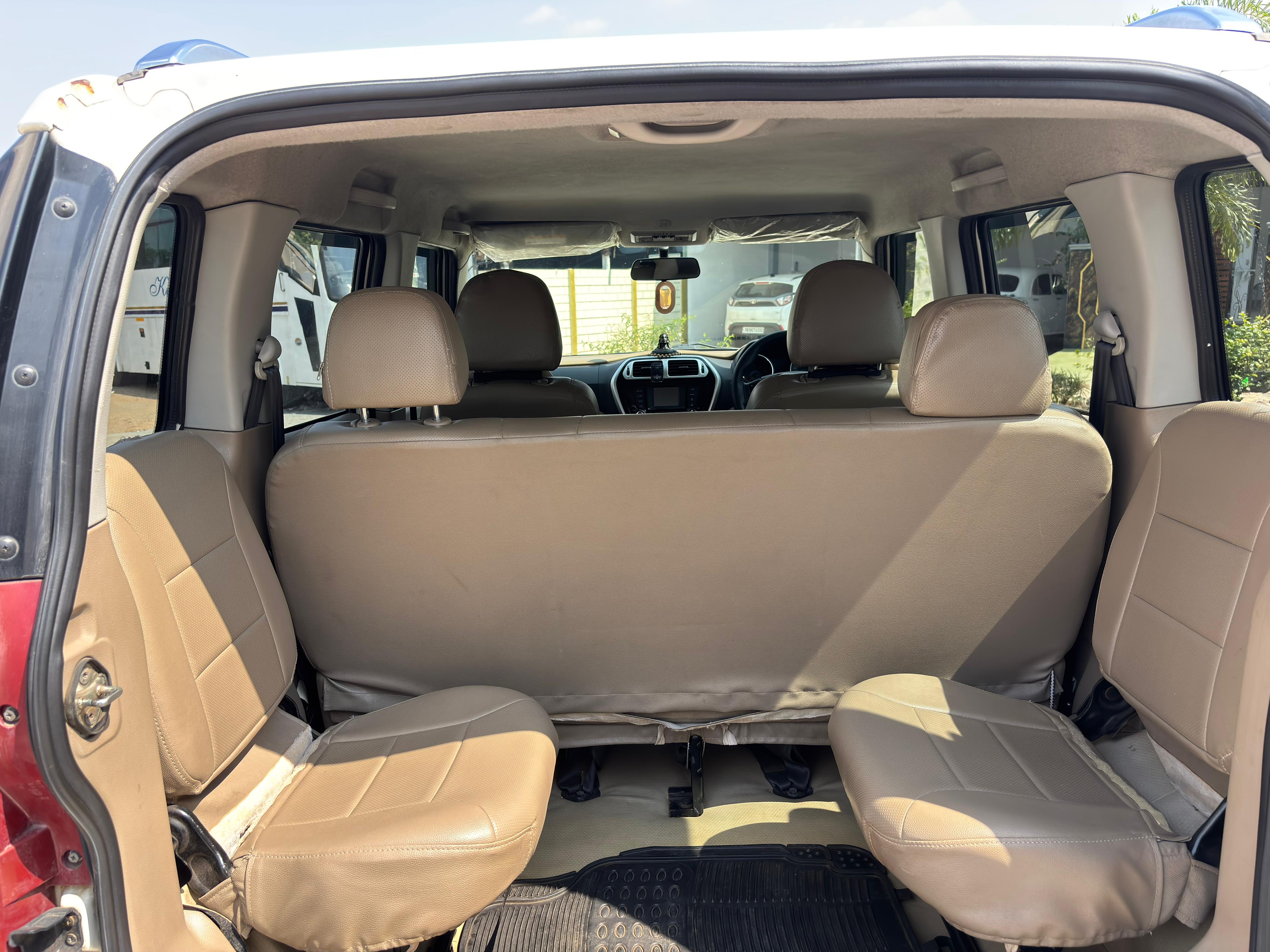 Mahindra TUV300 - Image 6