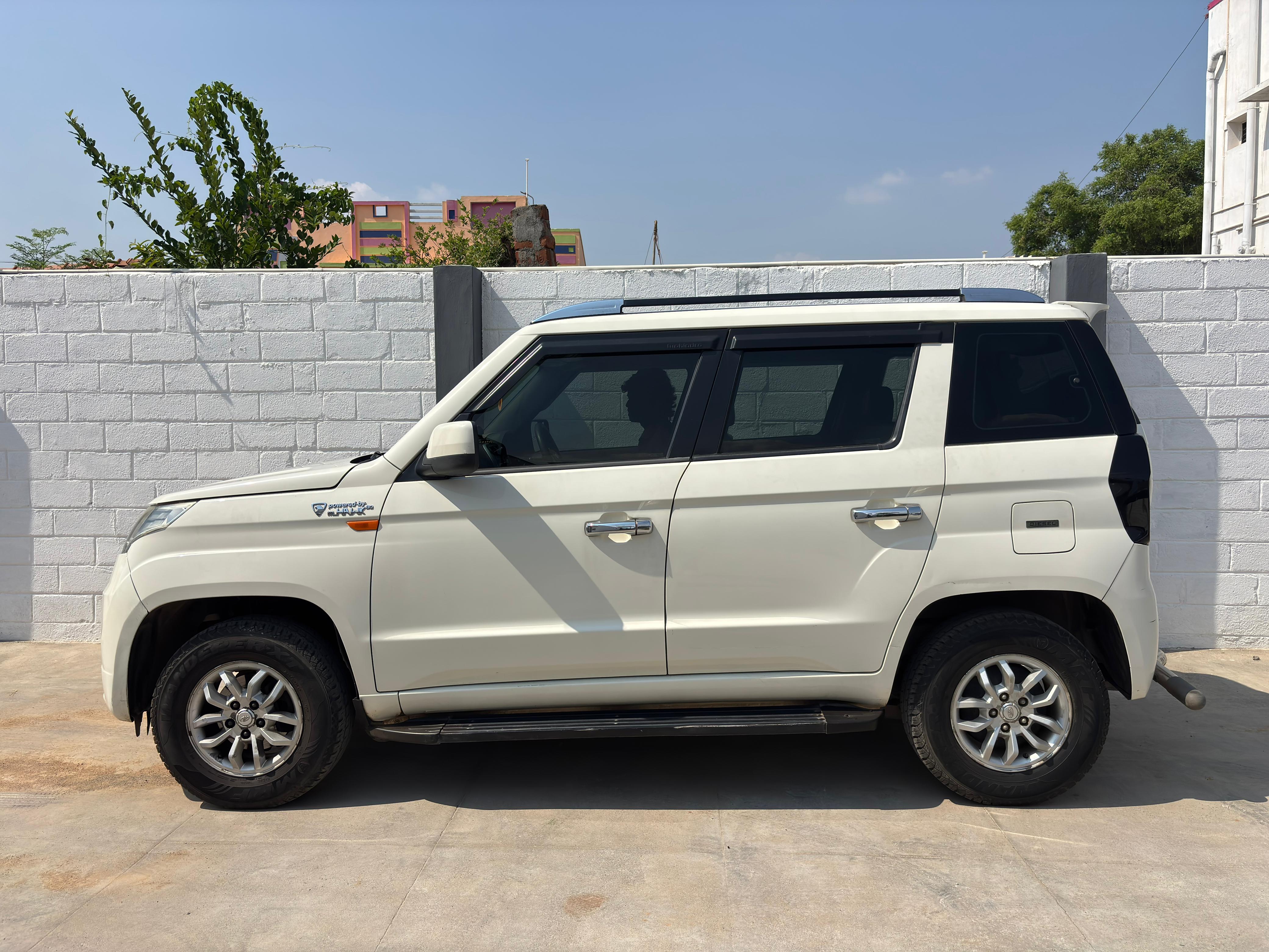 Mahindra TUV300 - Image 4