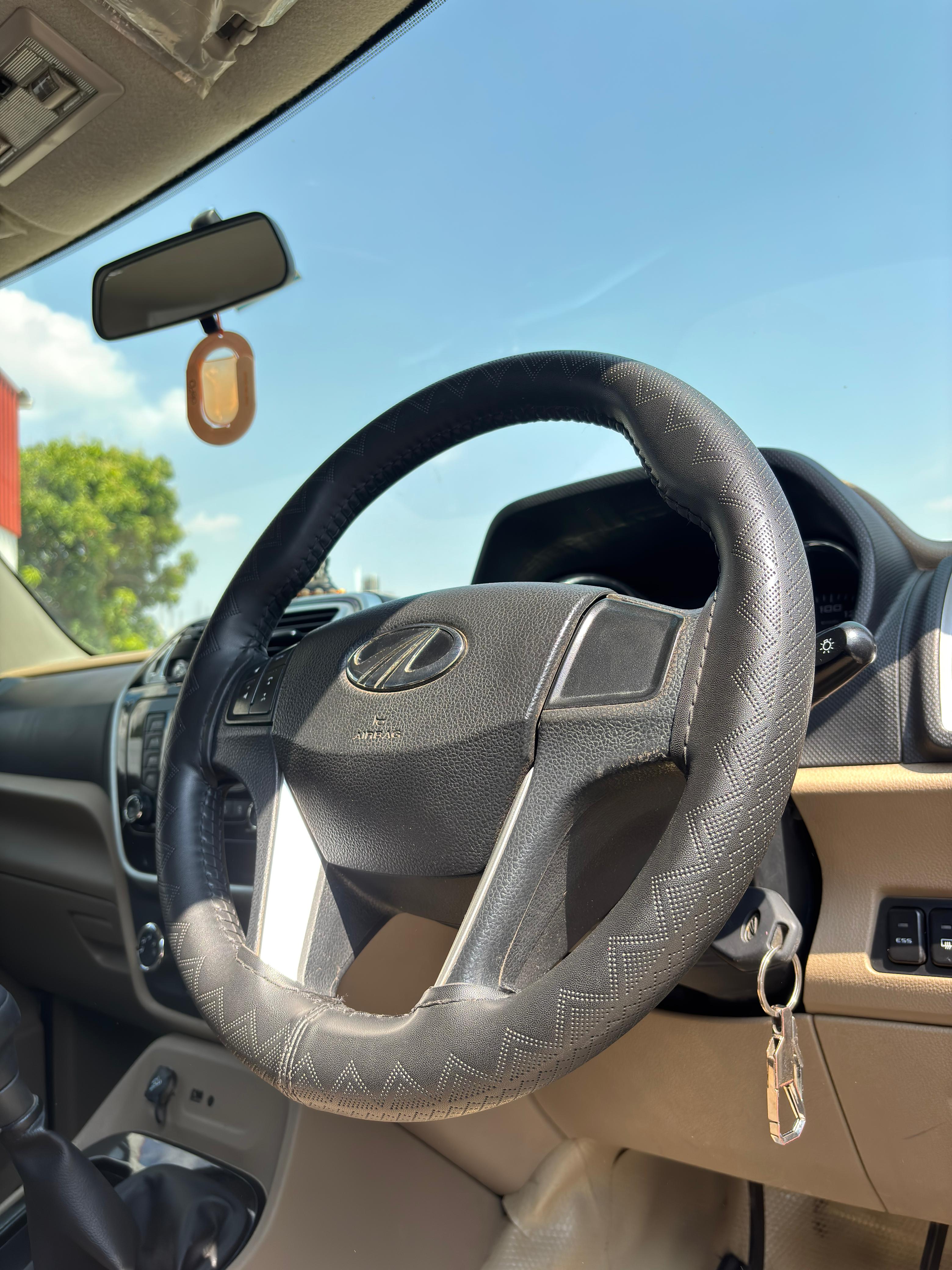 Mahindra TUV300 - Image 5