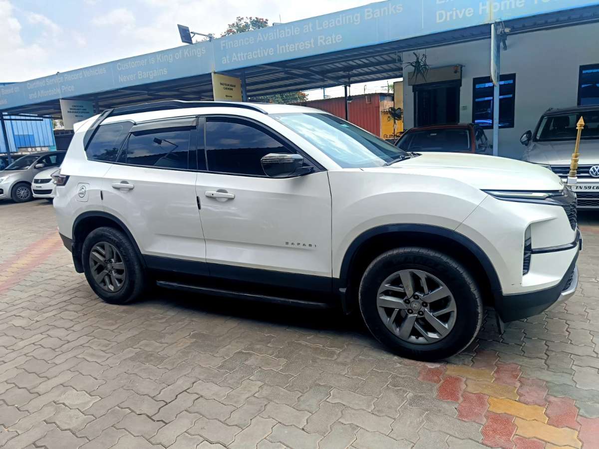 Tata Safari - Image 2
