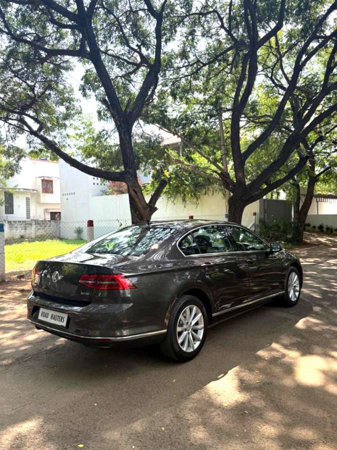 Volkswagen Passat - Image 3