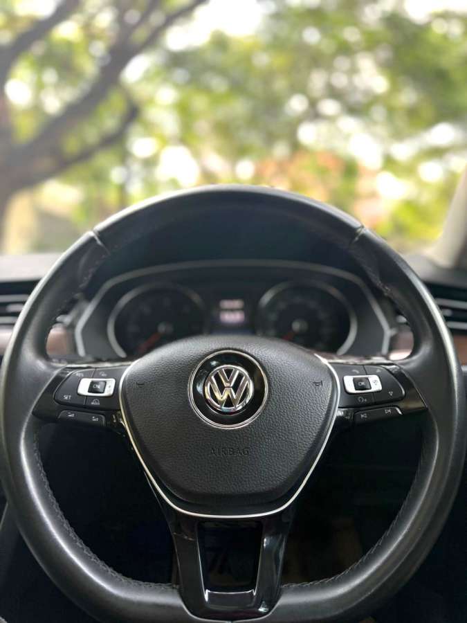 Volkswagen Passat - Image 5