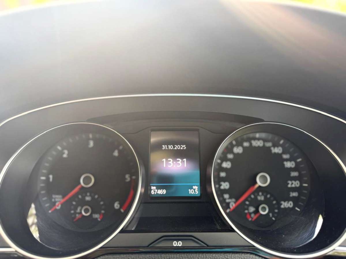 Volkswagen Passat - Image 8