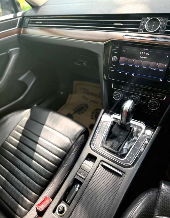 Volkswagen Passat - Image 7