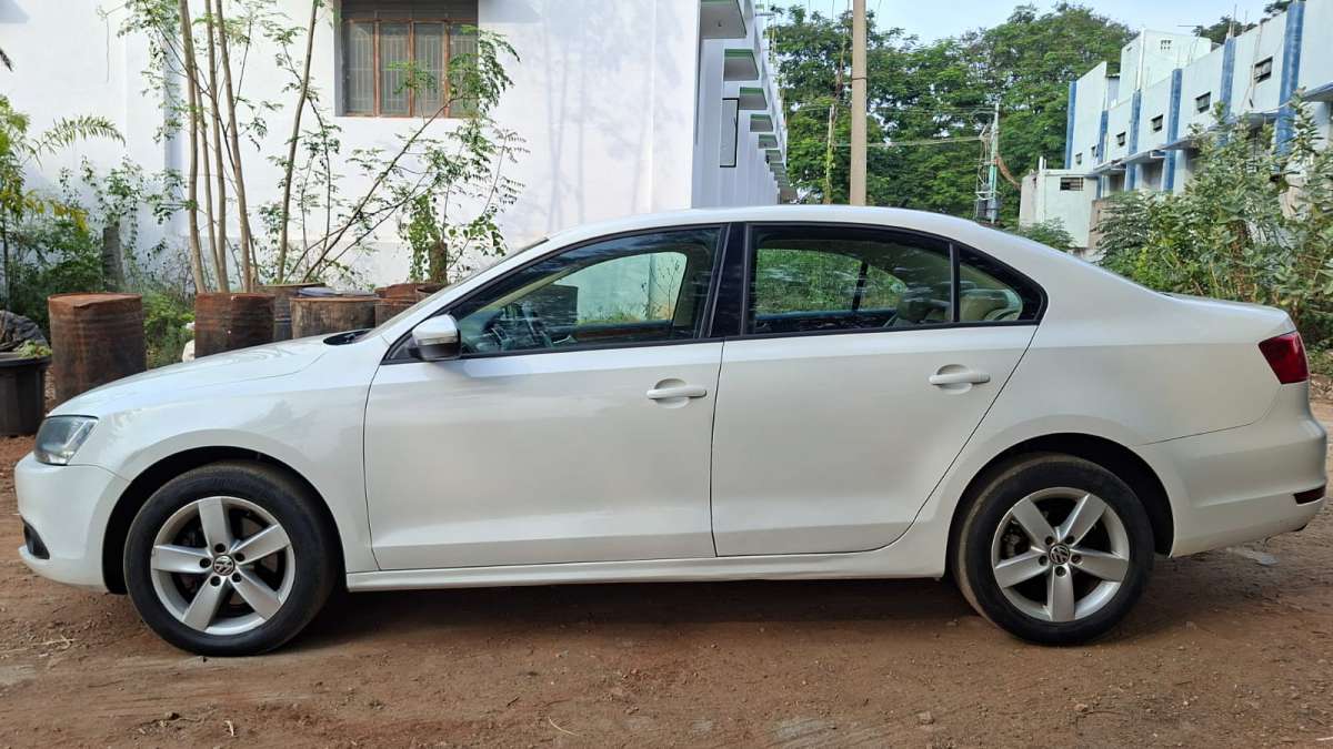 Volkswagen Jetta - Image 4