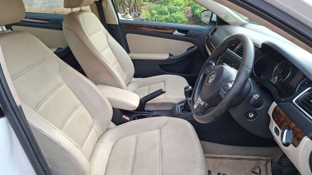 Volkswagen Jetta - Image 6