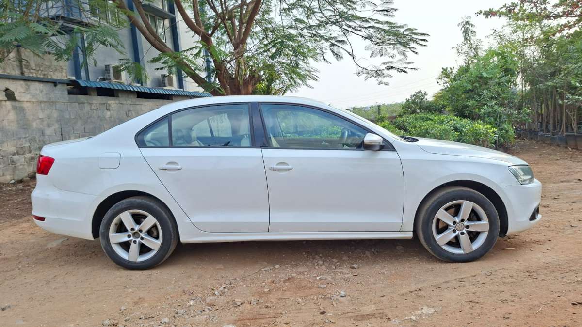 Volkswagen Jetta - Image 8