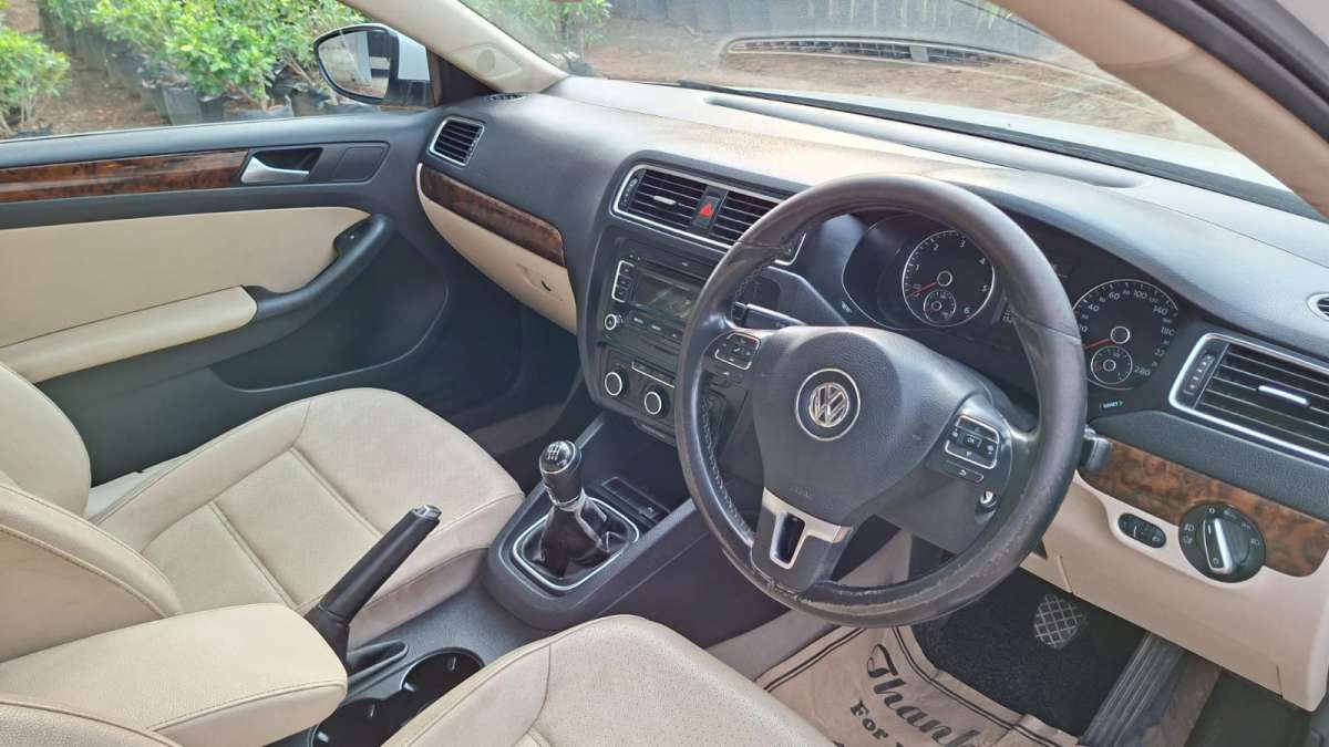 Volkswagen Jetta - Image 5
