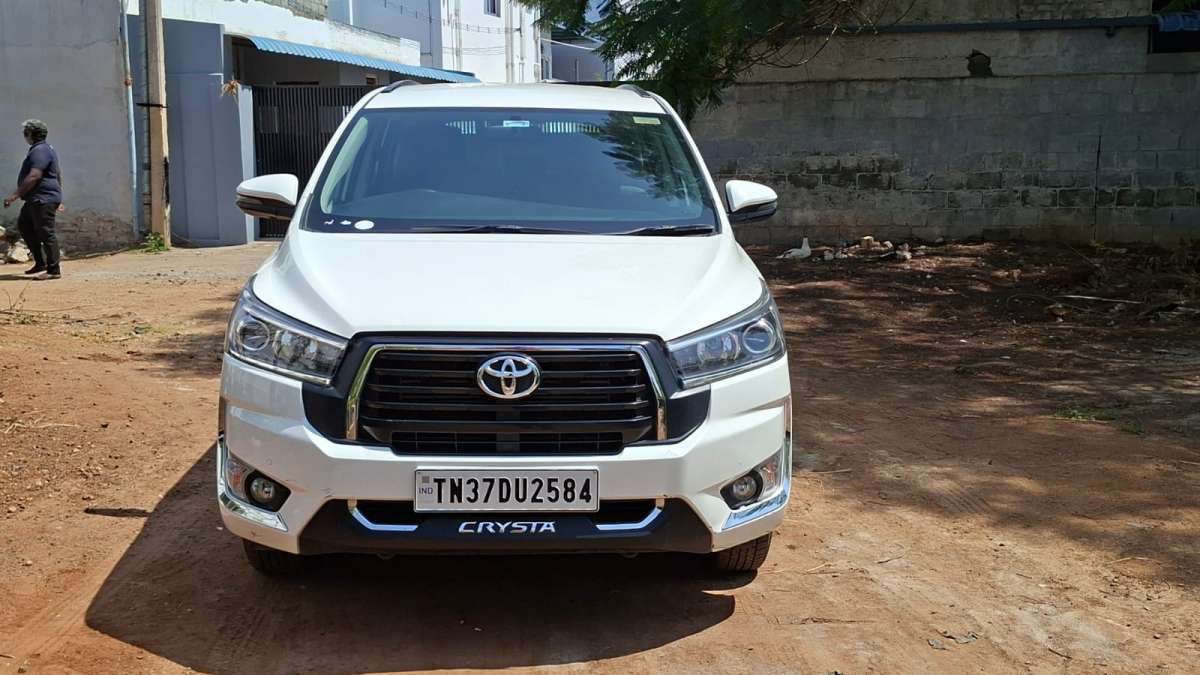 Toyota Innova Crysta 2.4 V