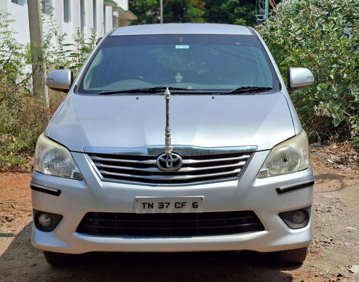 Toyota Innova 2.5 V 8 STR