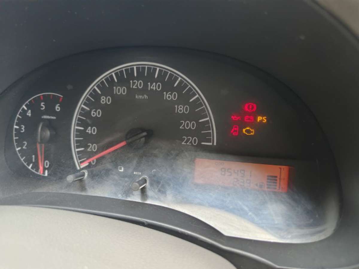 Nissan Sunny - Image 4