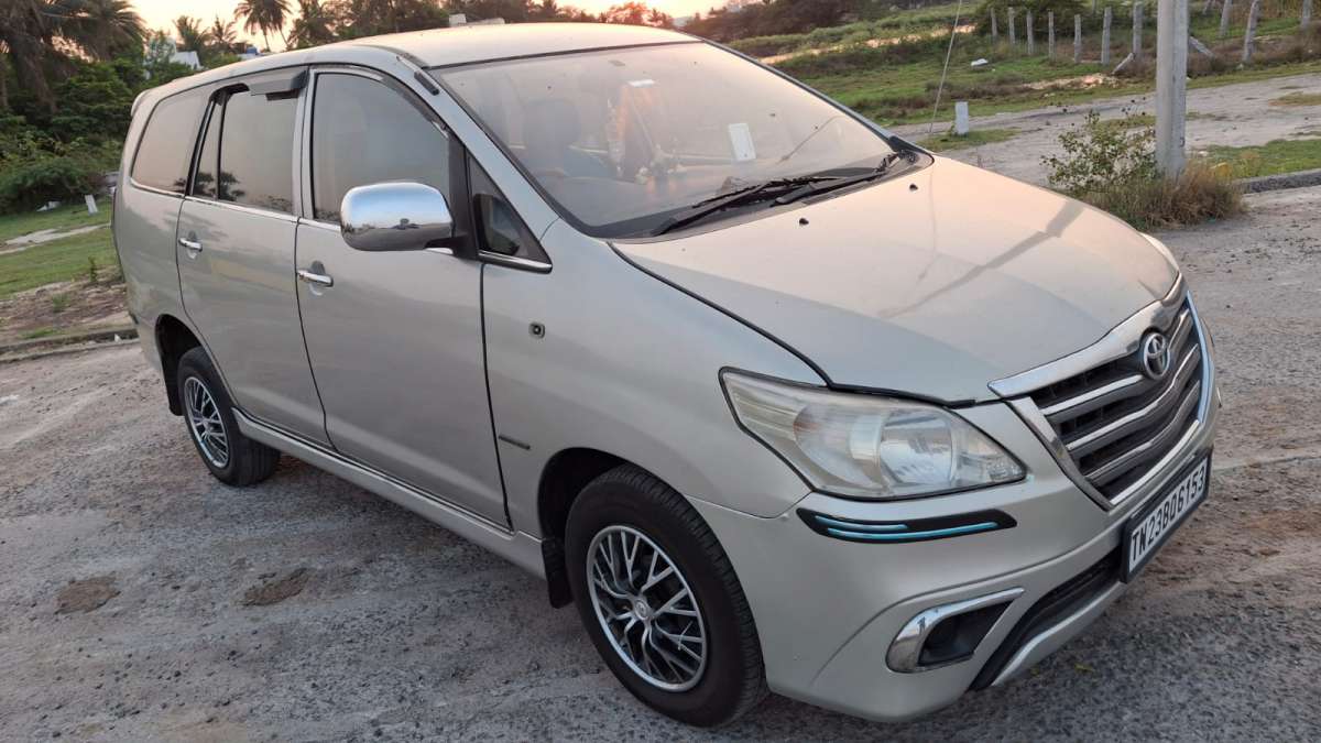 Toyota Innova - Image 2