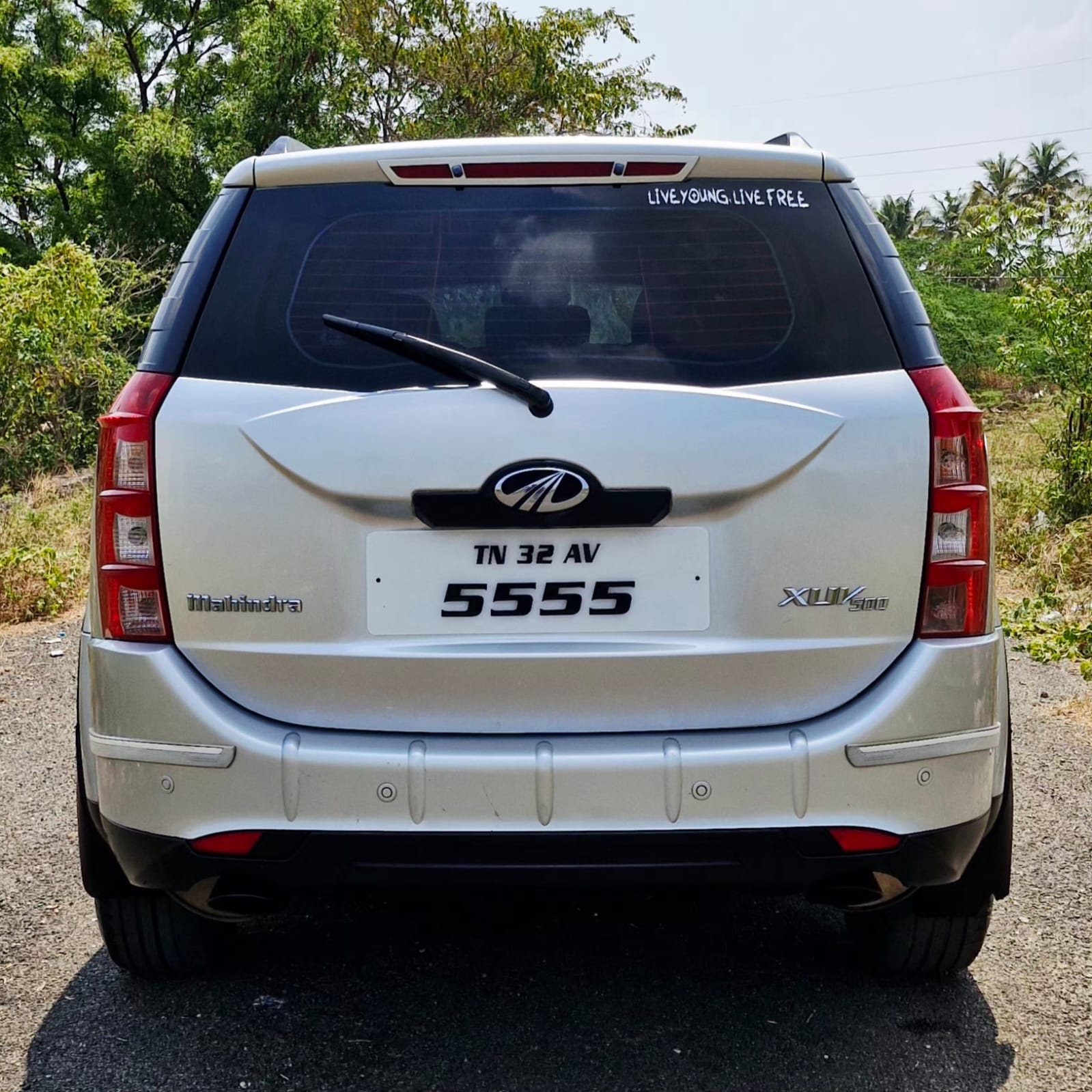 Mahindra XUV500 - Image 4