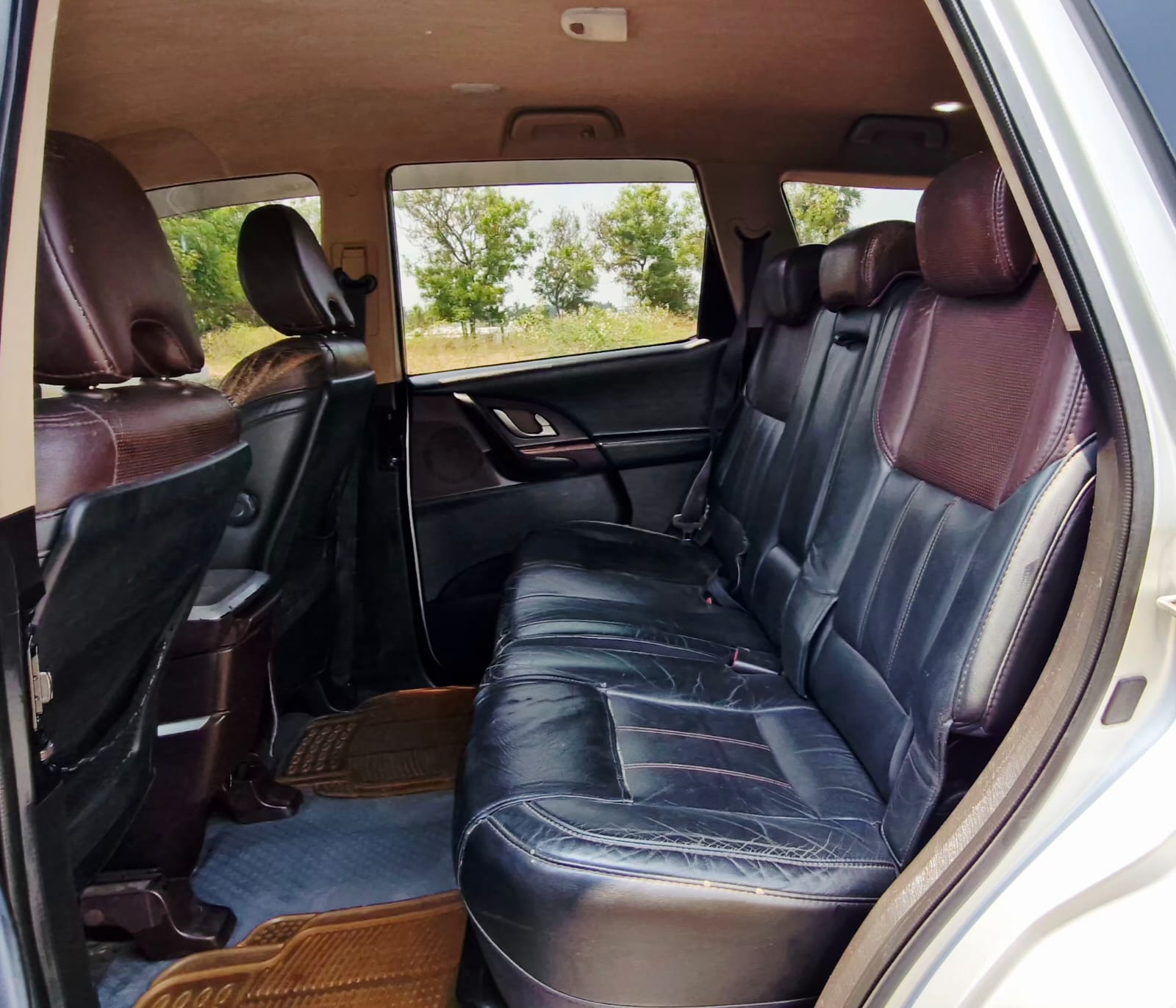 Mahindra XUV500 - Image 7