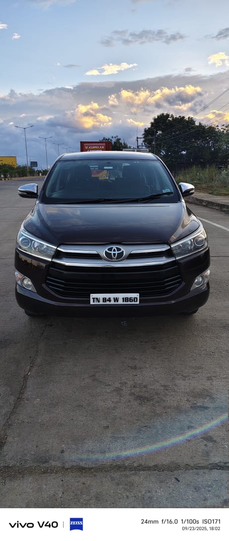 Toyota Innova Crysta 2.4z Toyota Innova Crysta 2.4z