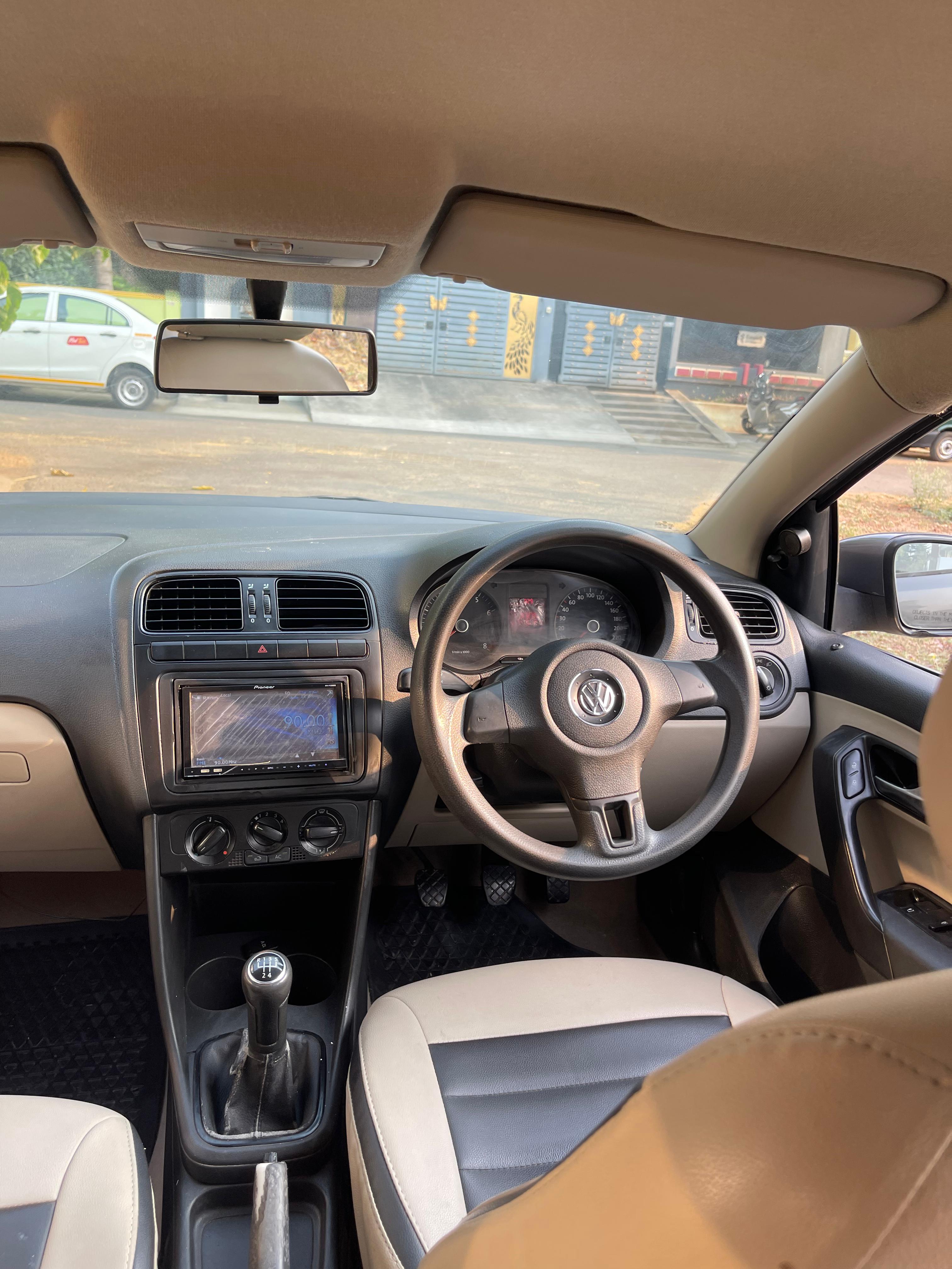 Volkswagen Polo - Image 11