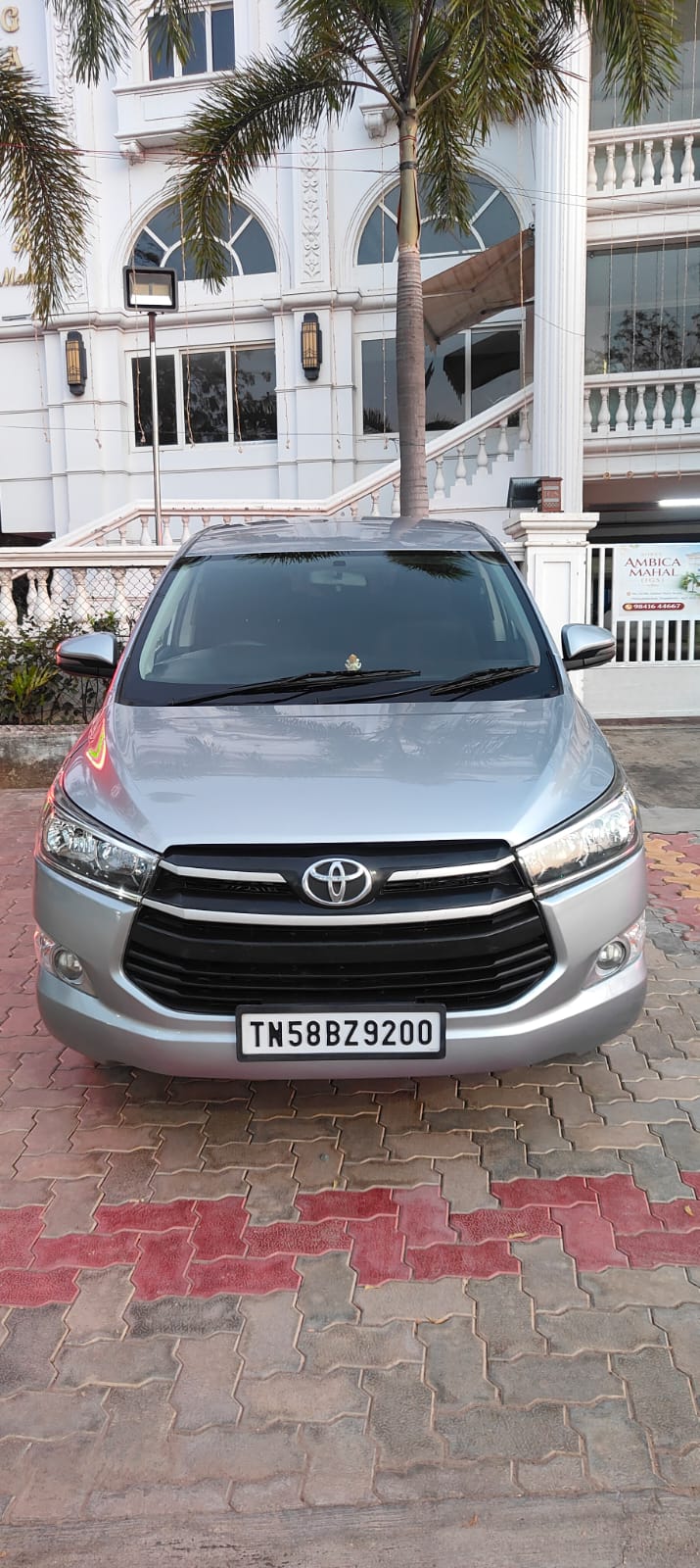 Toyota Innova Crysta 2.4 GX 8 STR
