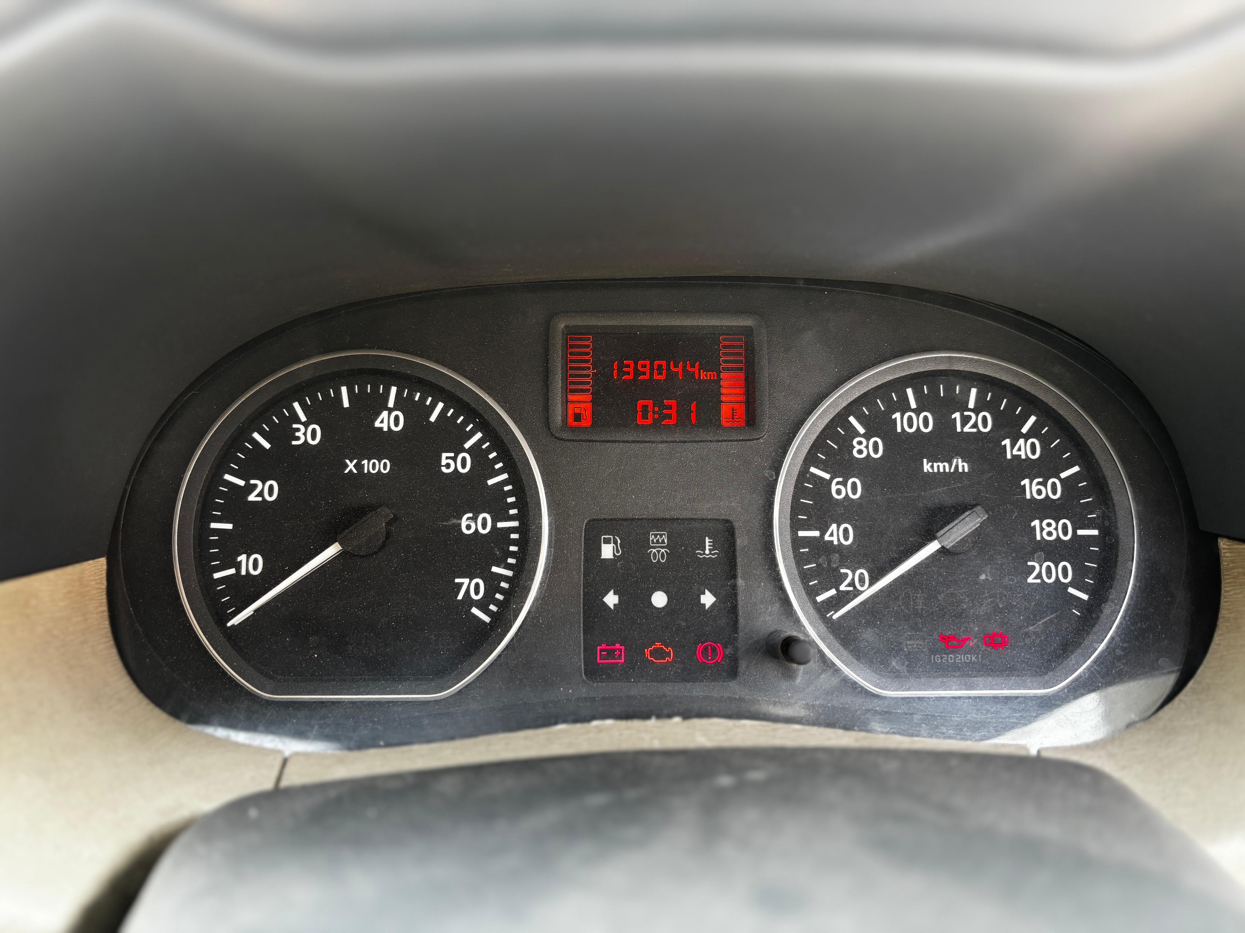 Nissan Terrano - Image 8