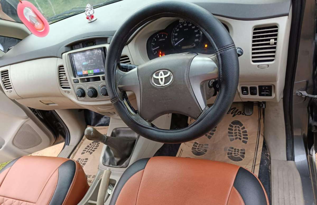 Toyota Innova - Image 2