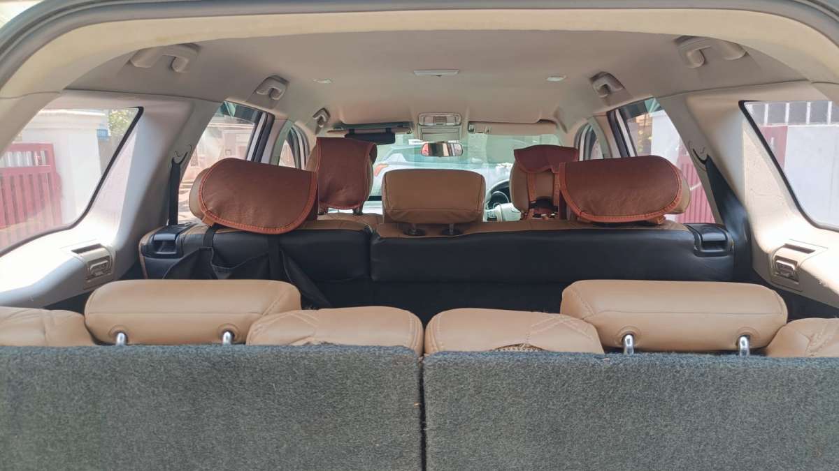 Mahindra XUV500 - Image 7