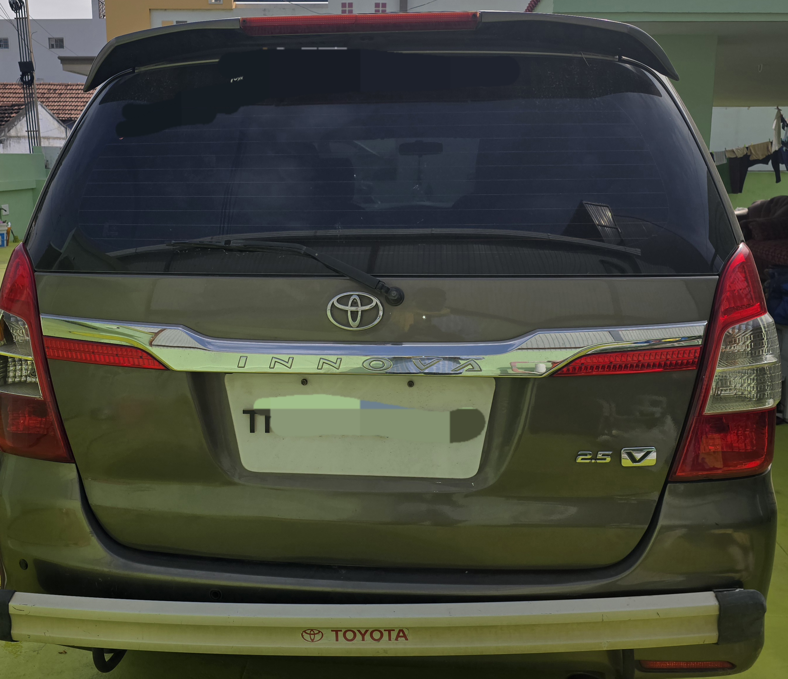 Toyota Innova - Image 2