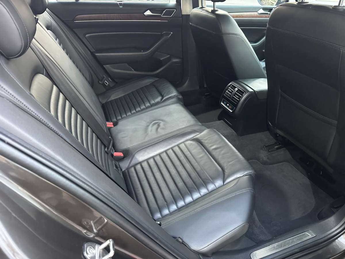 Volkswagen Passat - Image 5