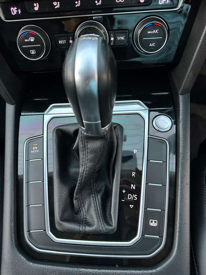 Volkswagen Passat - Image 10