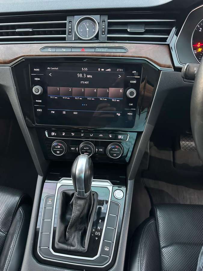 Volkswagen Passat - Image 9