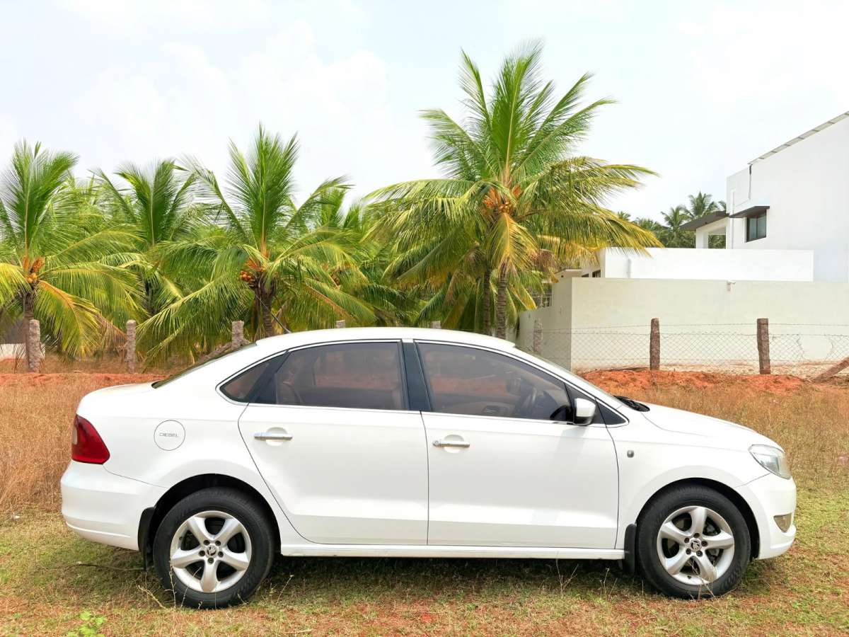 Skoda Rapid - Image 8