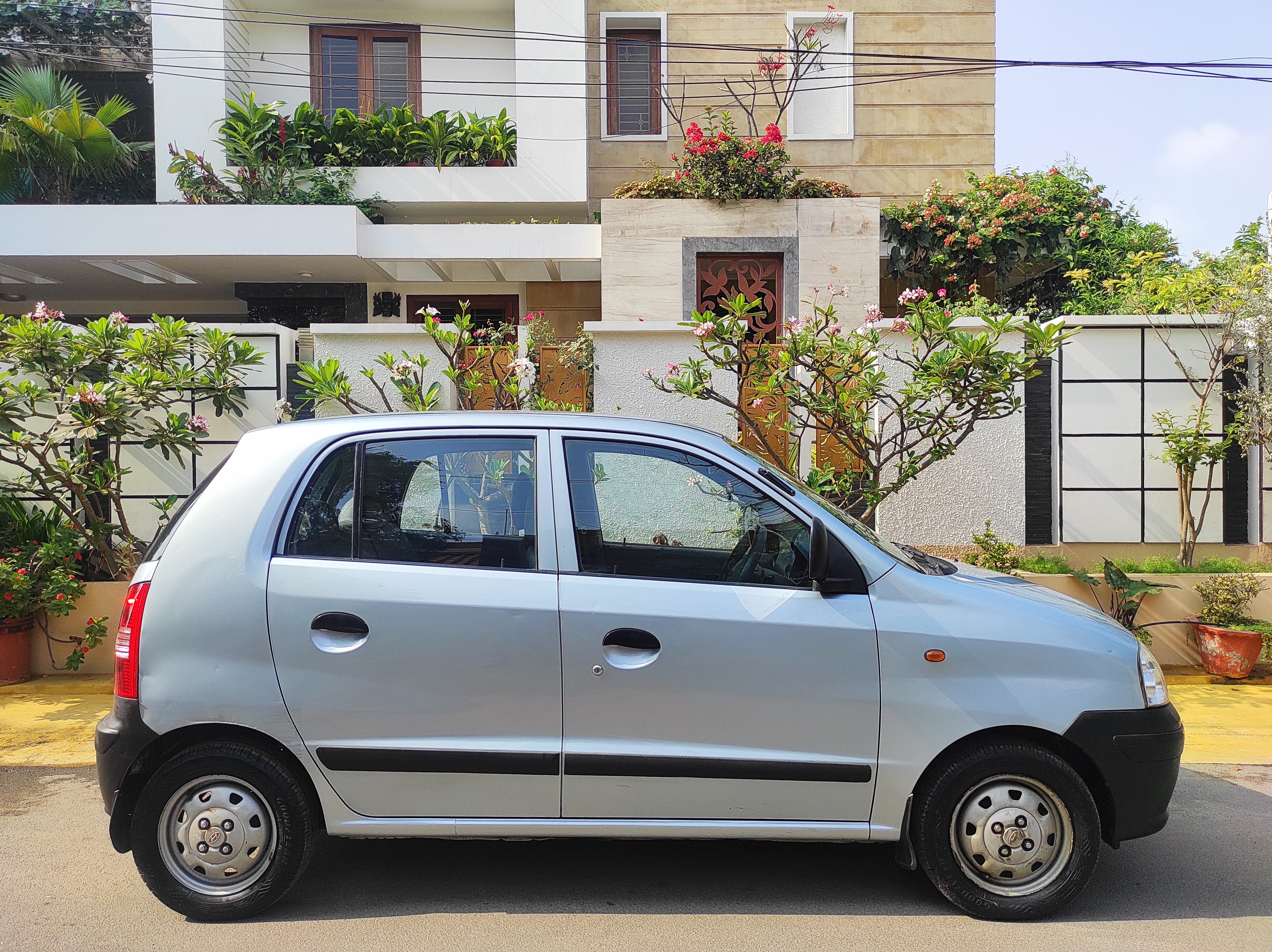 Hyundai Santro Xing - Image 2