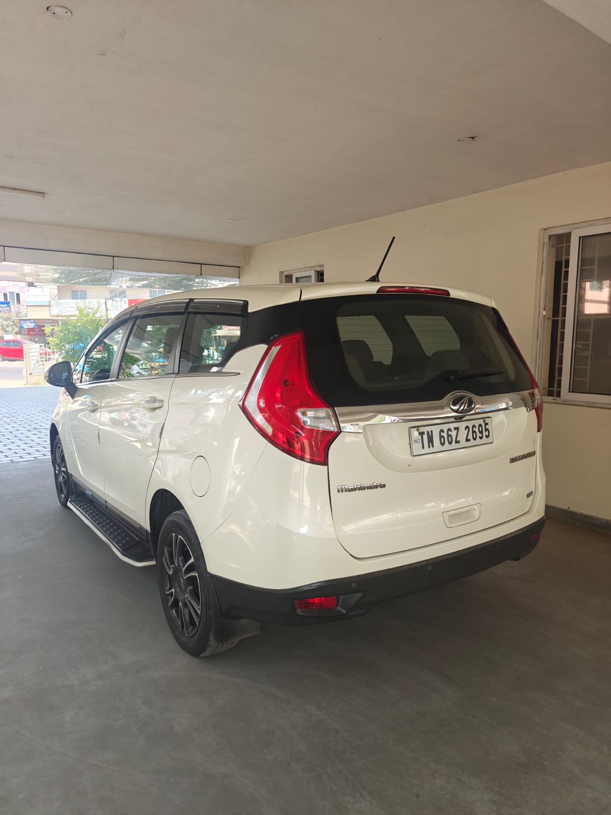 Mahindra Marazzo - Image 8